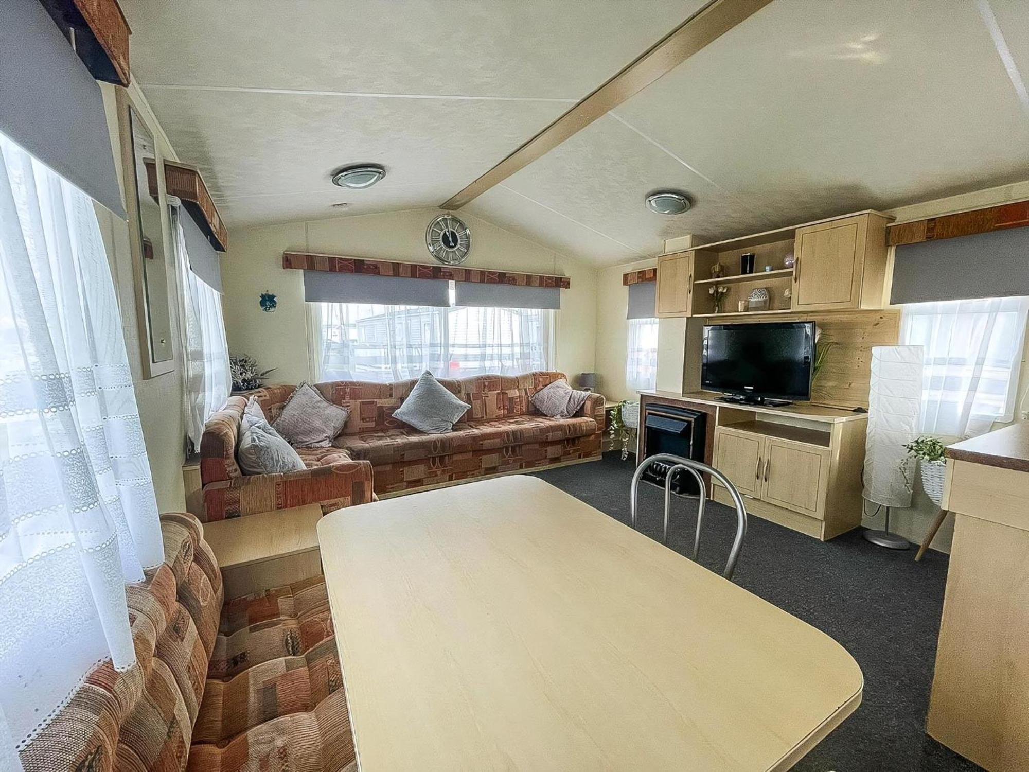 Caravan For Hire At St Osyth Beach Holiday Park In Essex Ref 28107Y Clacton-on-Sea Exterior foto