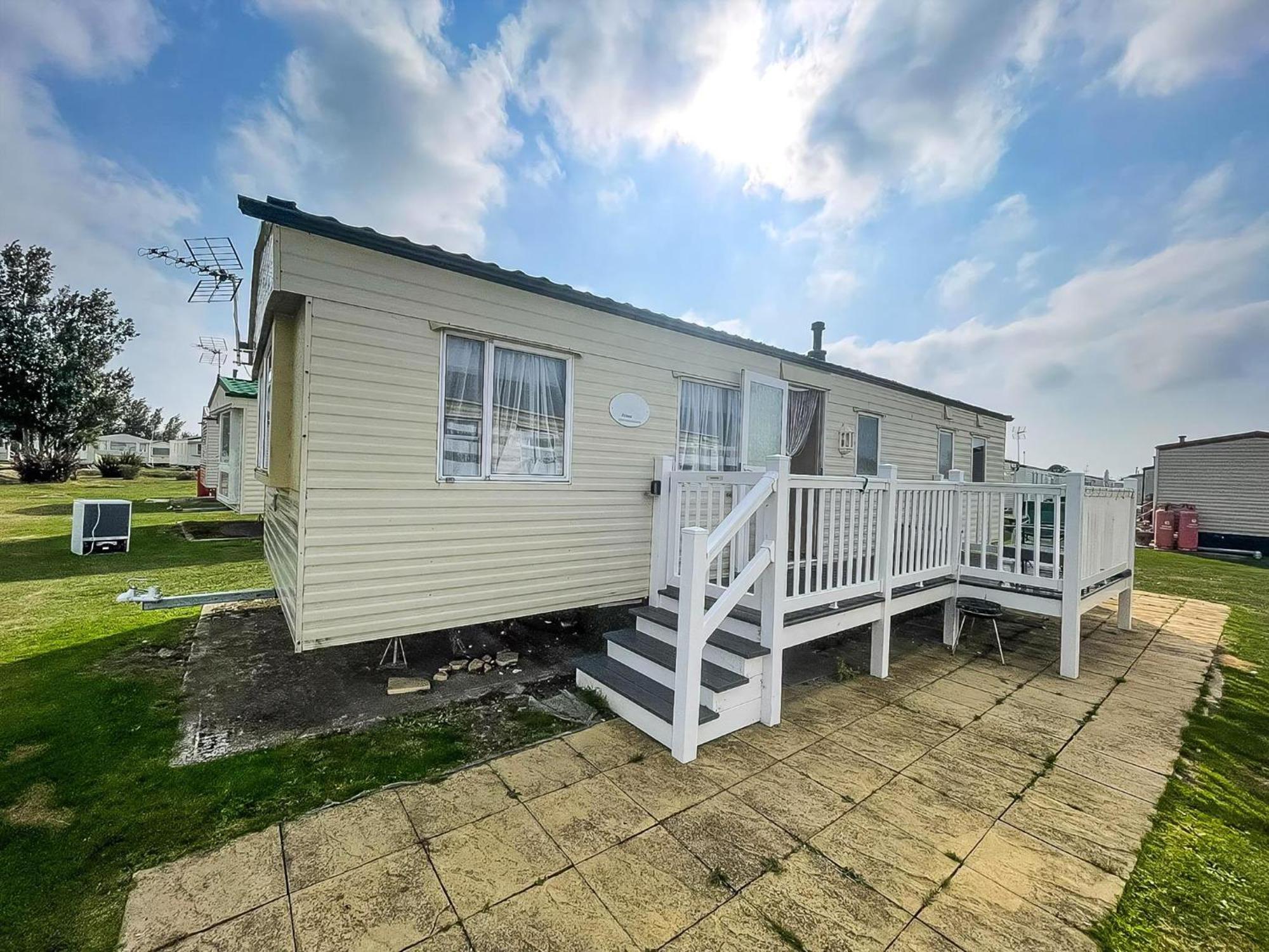 Caravan For Hire At St Osyth Beach Holiday Park In Essex Ref 28107Y Clacton-on-Sea Exterior foto